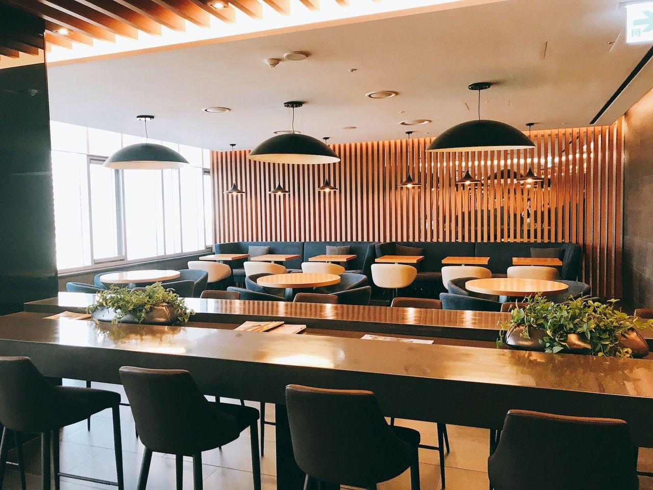 Spacious executive lounge with chic seating arrangements at Dongdaemun Novotel Ambassador Hotel.